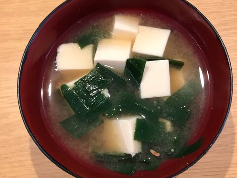 ニラと豆腐の味噌汁